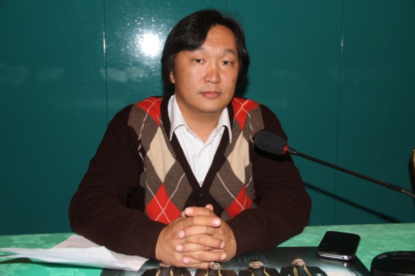 Б.Алтанхуяг: Караоке ч голохоор муу микрофон бариулчихаад дуул гэдэг